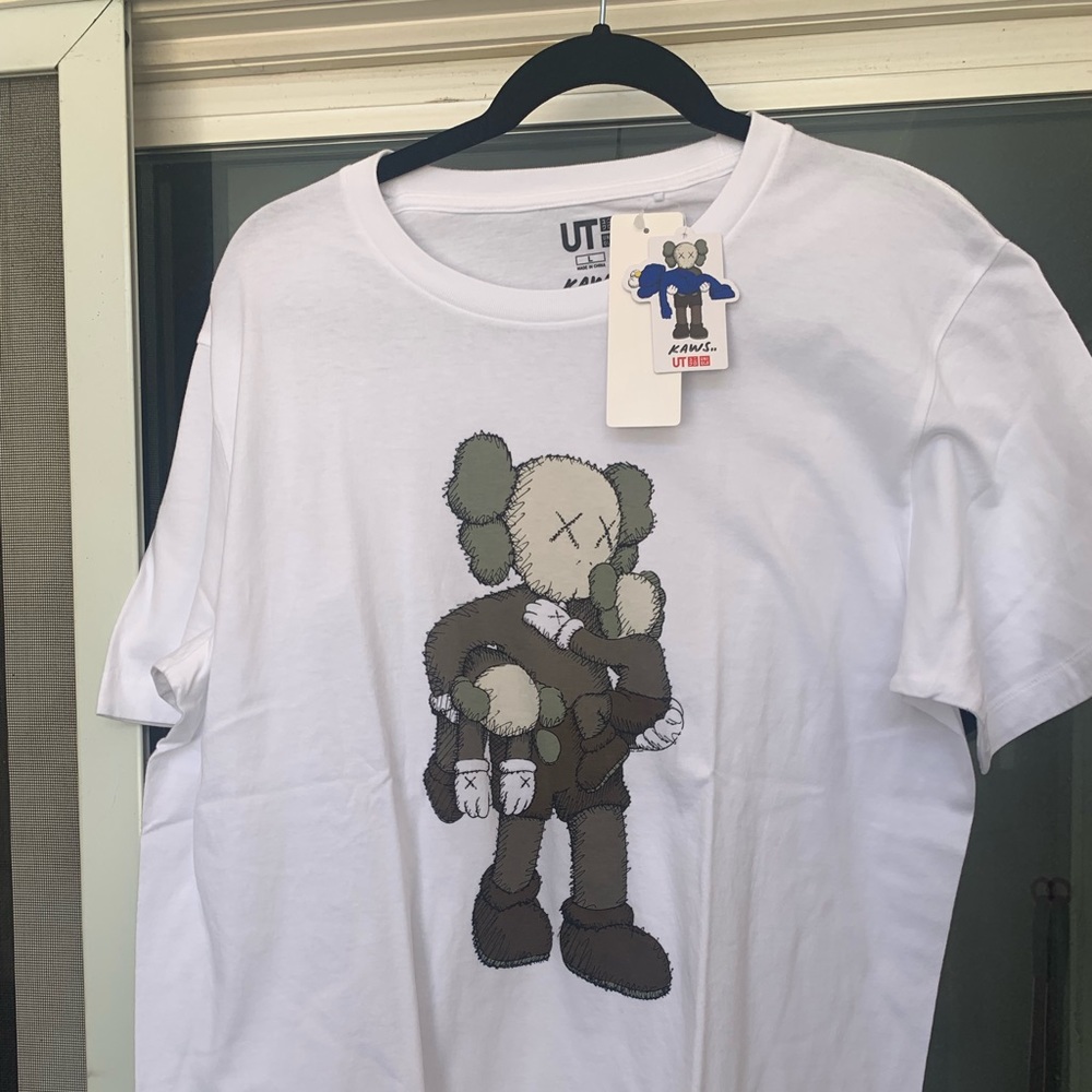 Uniqlo x kaws T-shirt